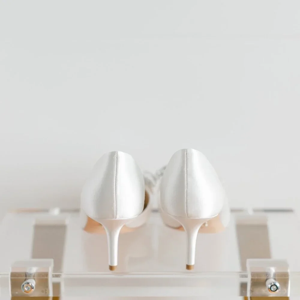 Badgley Mischka Meilani White Satin 7 Women's Classic Bridal Heels Bow Kitten - Picture 4 of 15